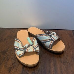 NWOT Universal Thread sandals